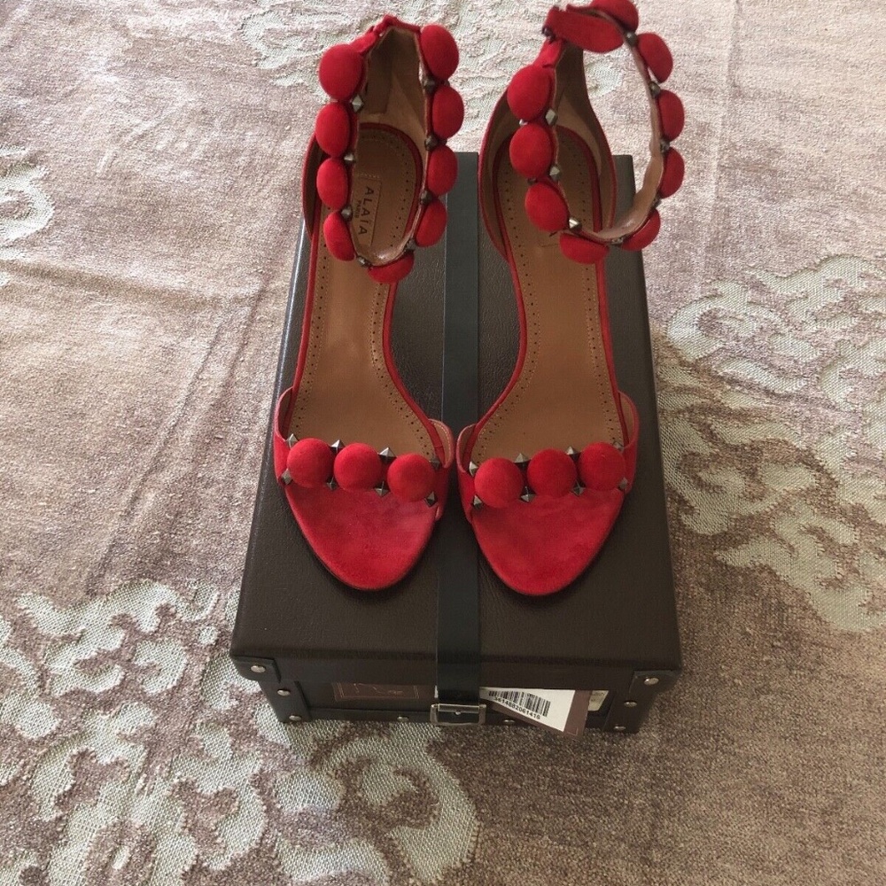 NIB Alaia Chamois Bombe Sandals in Ruby Red Suede, Size 38.5